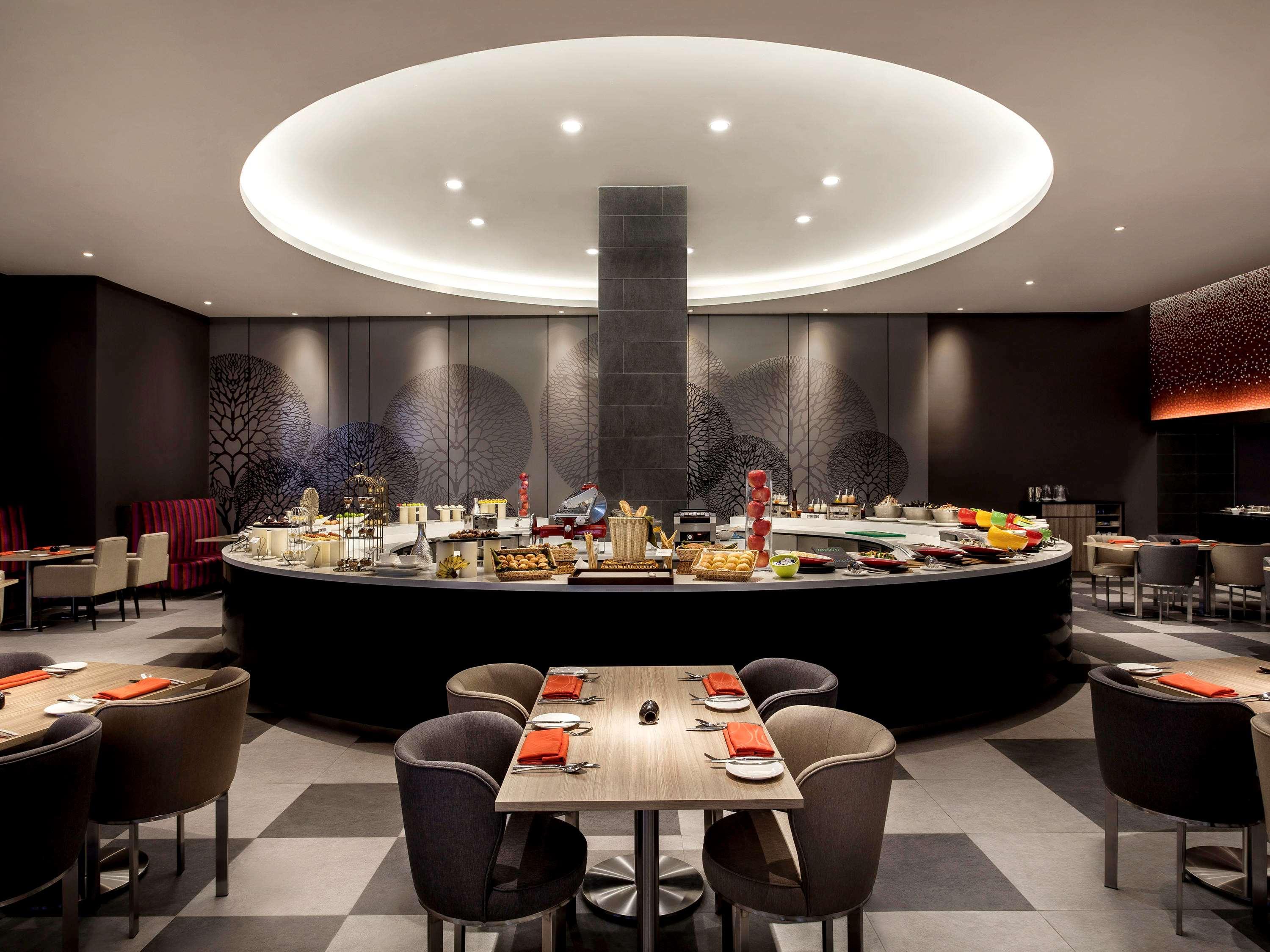 Pullman Miri Waterfront Hotel Екстериор снимка The restaurant