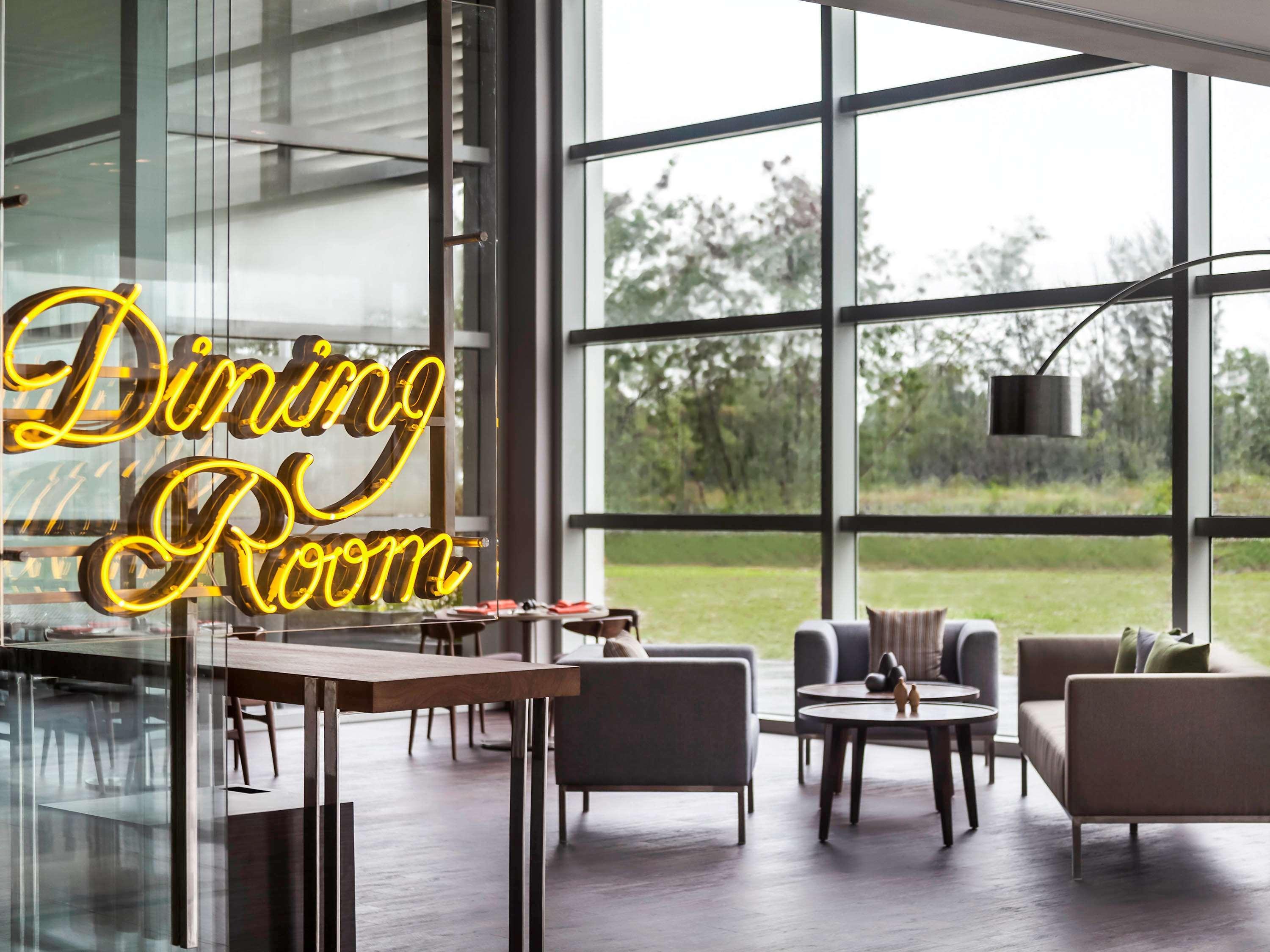 Pullman Miri Waterfront Hotel Екстериор снимка Dining Room