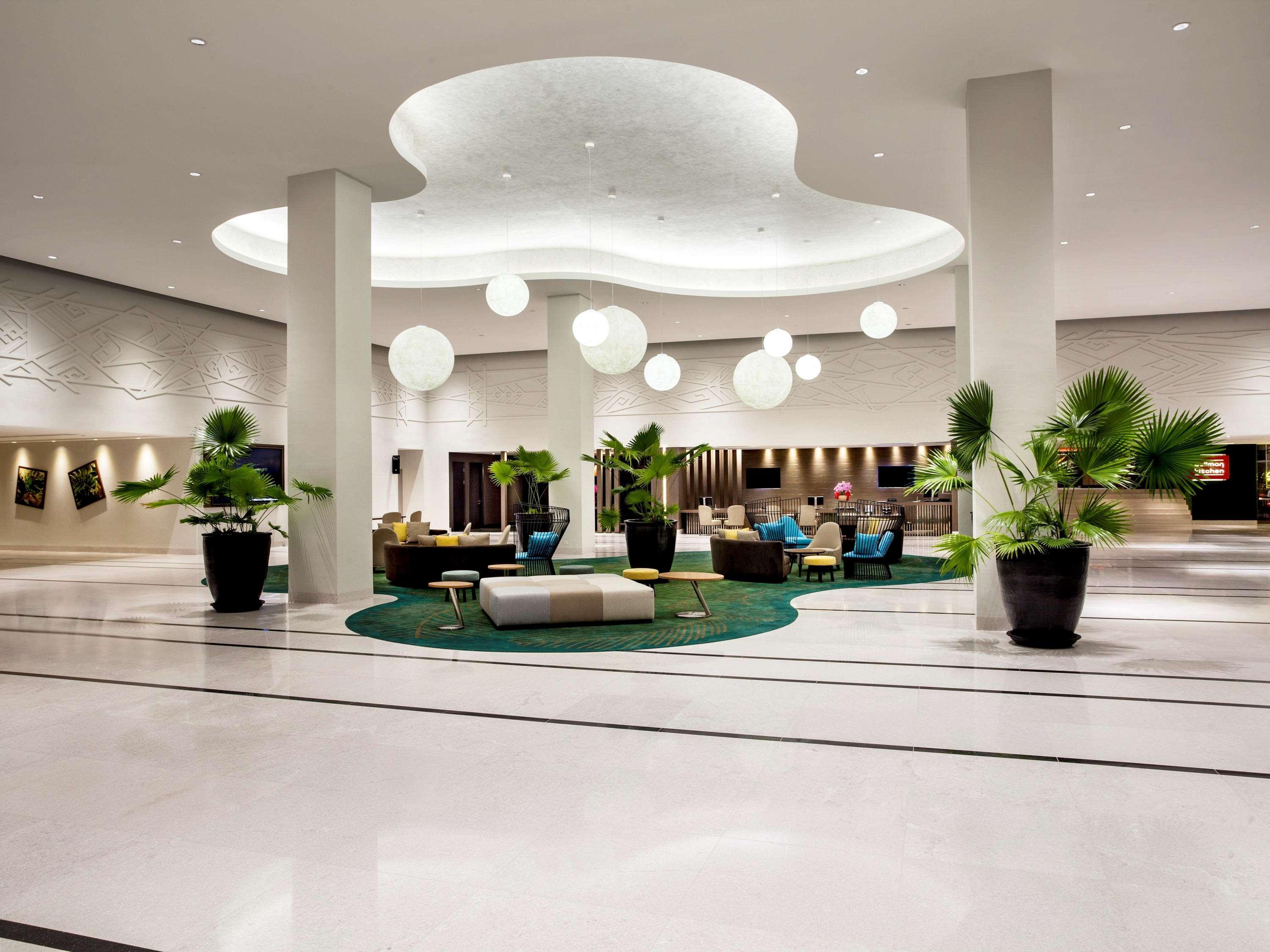 Pullman Miri Waterfront Hotel Екстериор снимка The lobby of the hotel