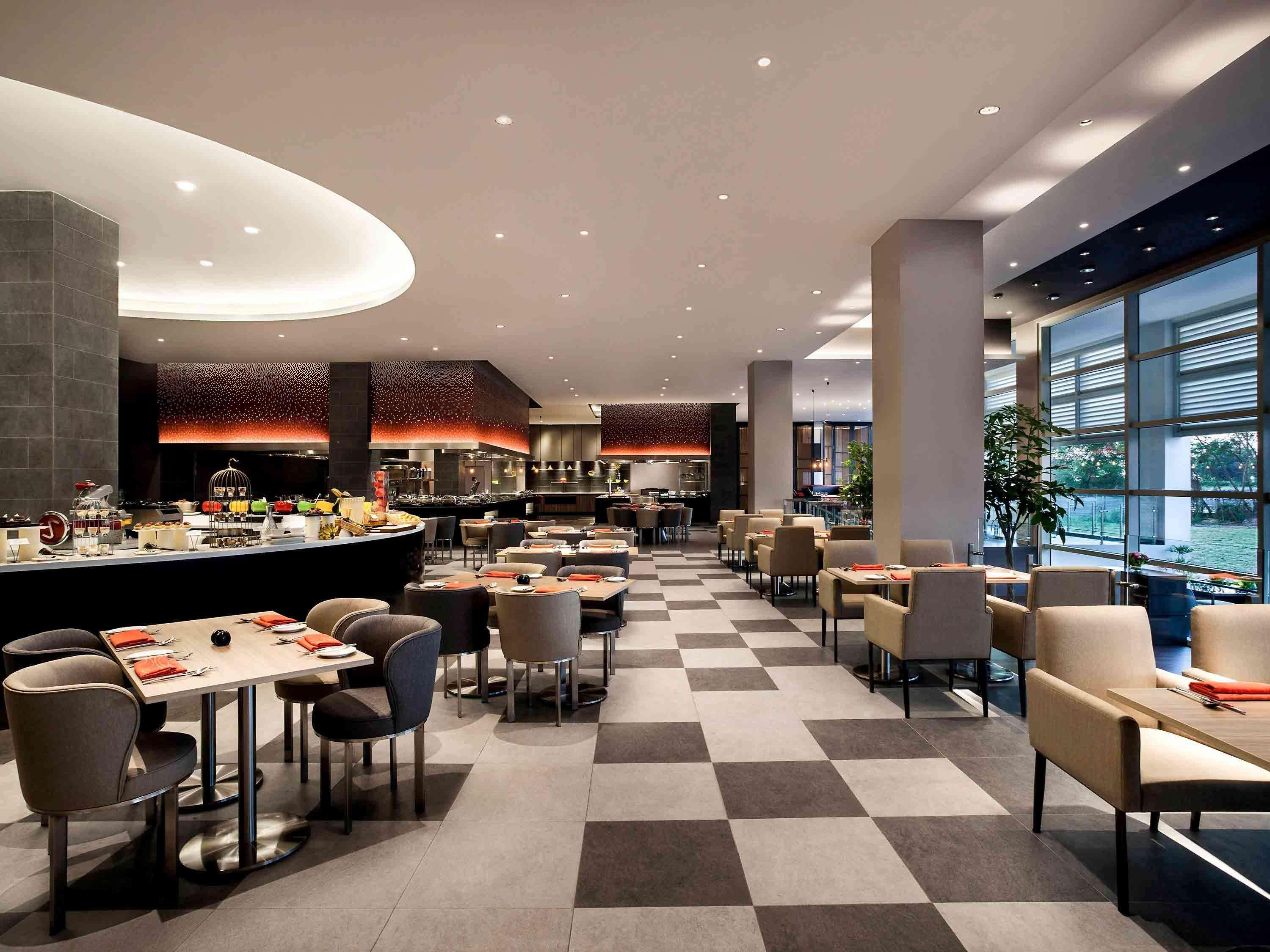 Pullman Miri Waterfront Hotel Екстериор снимка The restaurant