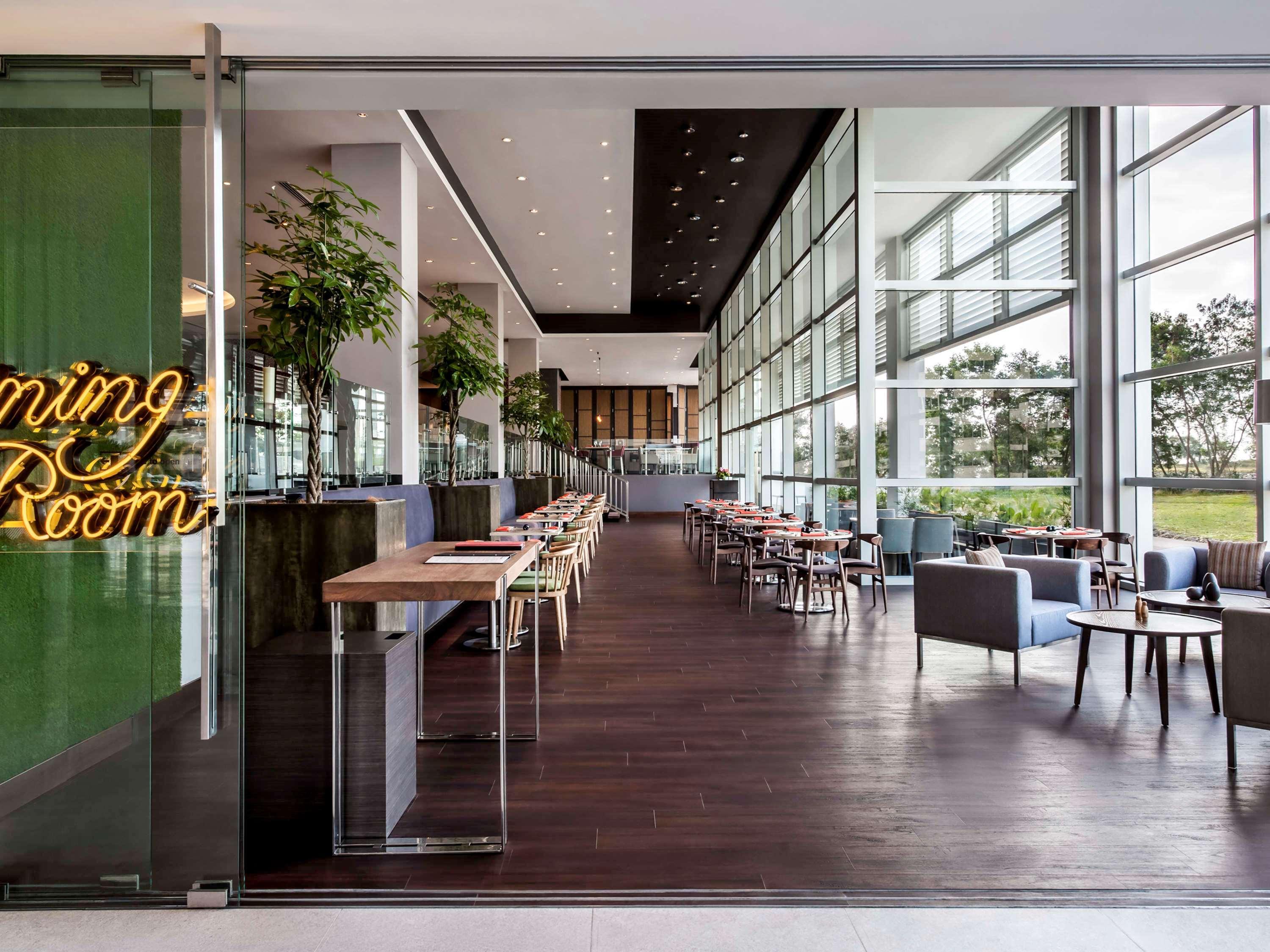 Pullman Miri Waterfront Hotel Екстериор снимка Dining Room
