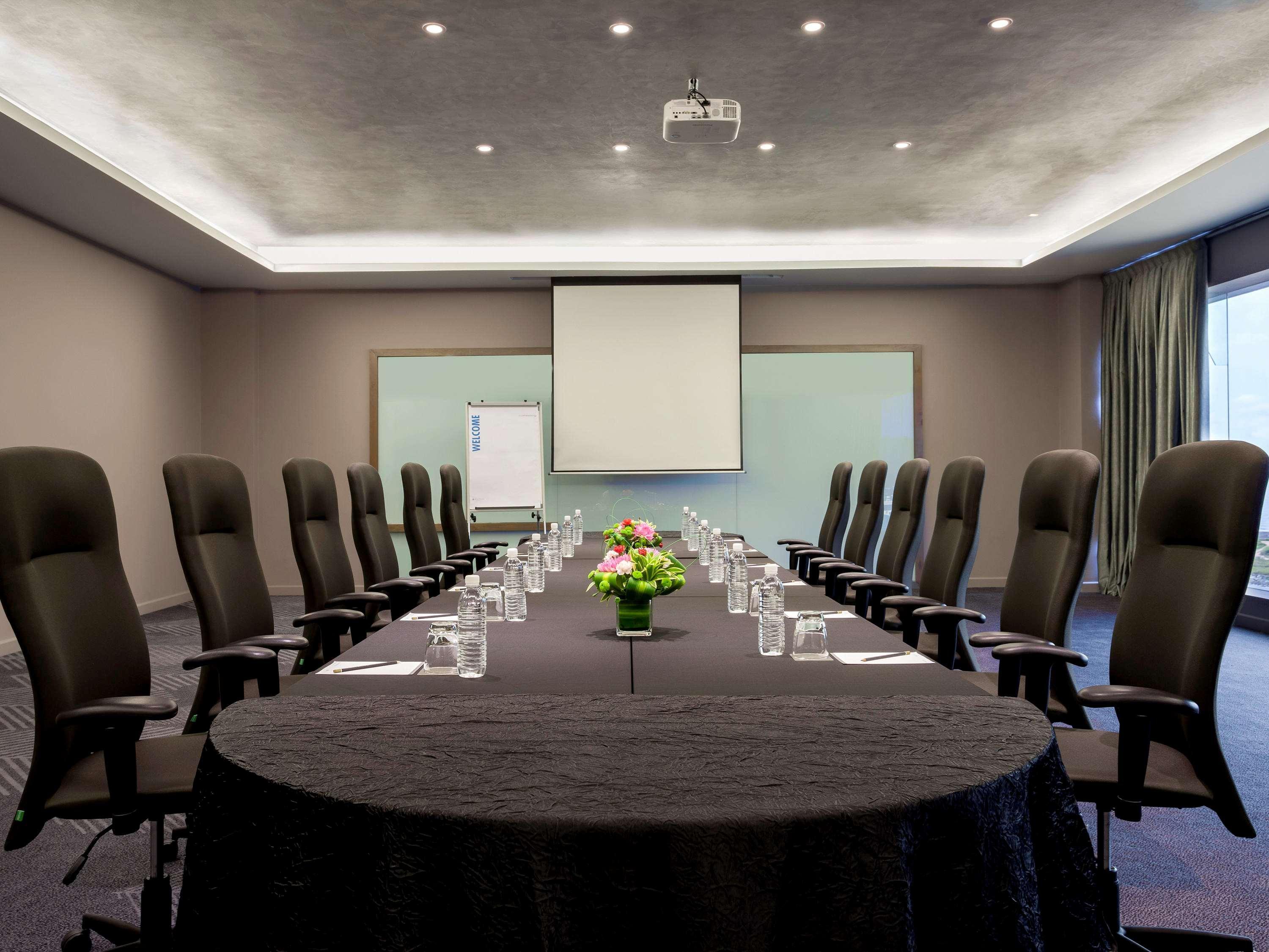 Pullman Miri Waterfront Hotel Екстериор снимка Meeting room