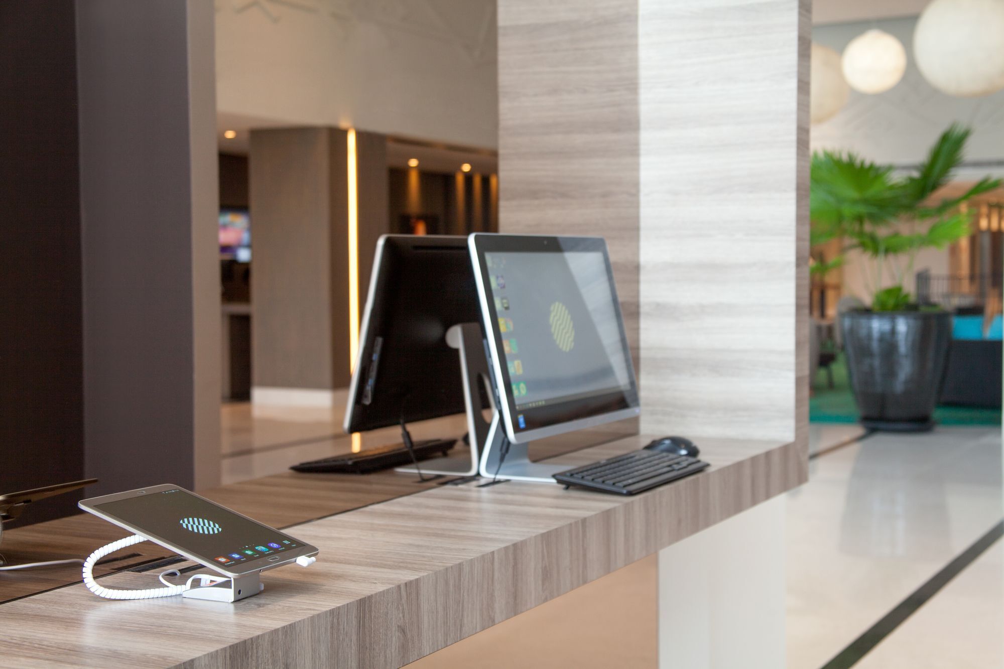 Pullman Miri Waterfront Hotel Екстериор снимка A computer at a hotel