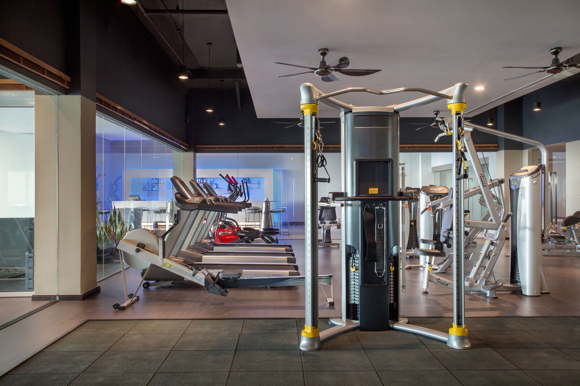 Pullman Miri Waterfront Hotel Екстериор снимка The gym at the hotel