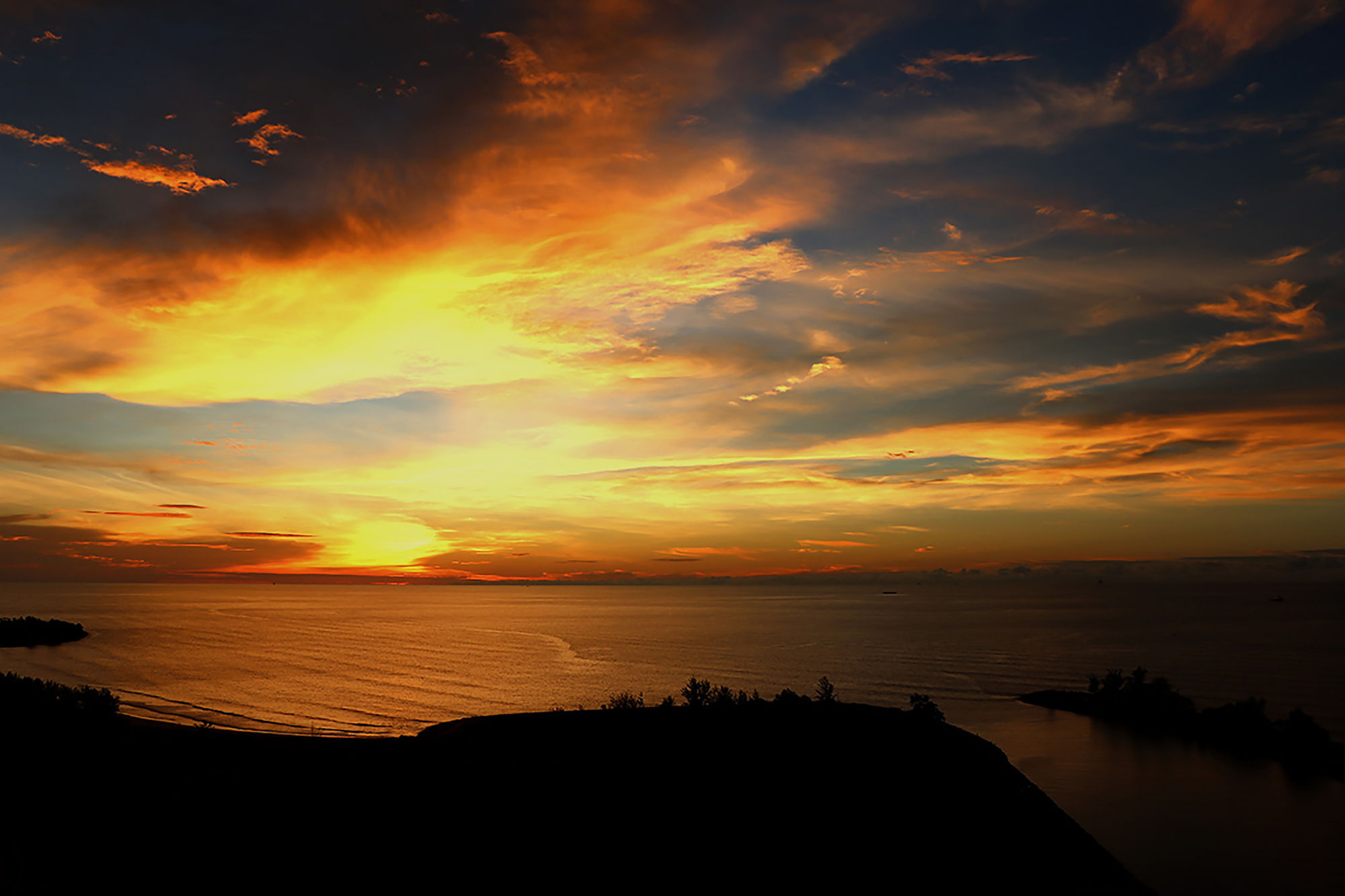 Pullman Miri Waterfront Hotel Екстериор снимка Sunset at the Cape of Good Hope
