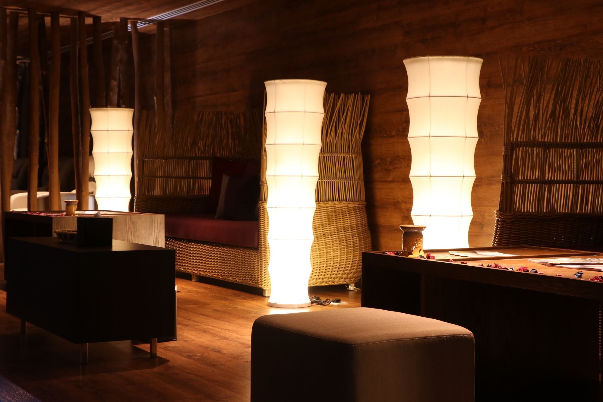 Pullman Miri Waterfront Hotel Екстериор снимка Interior of the spa