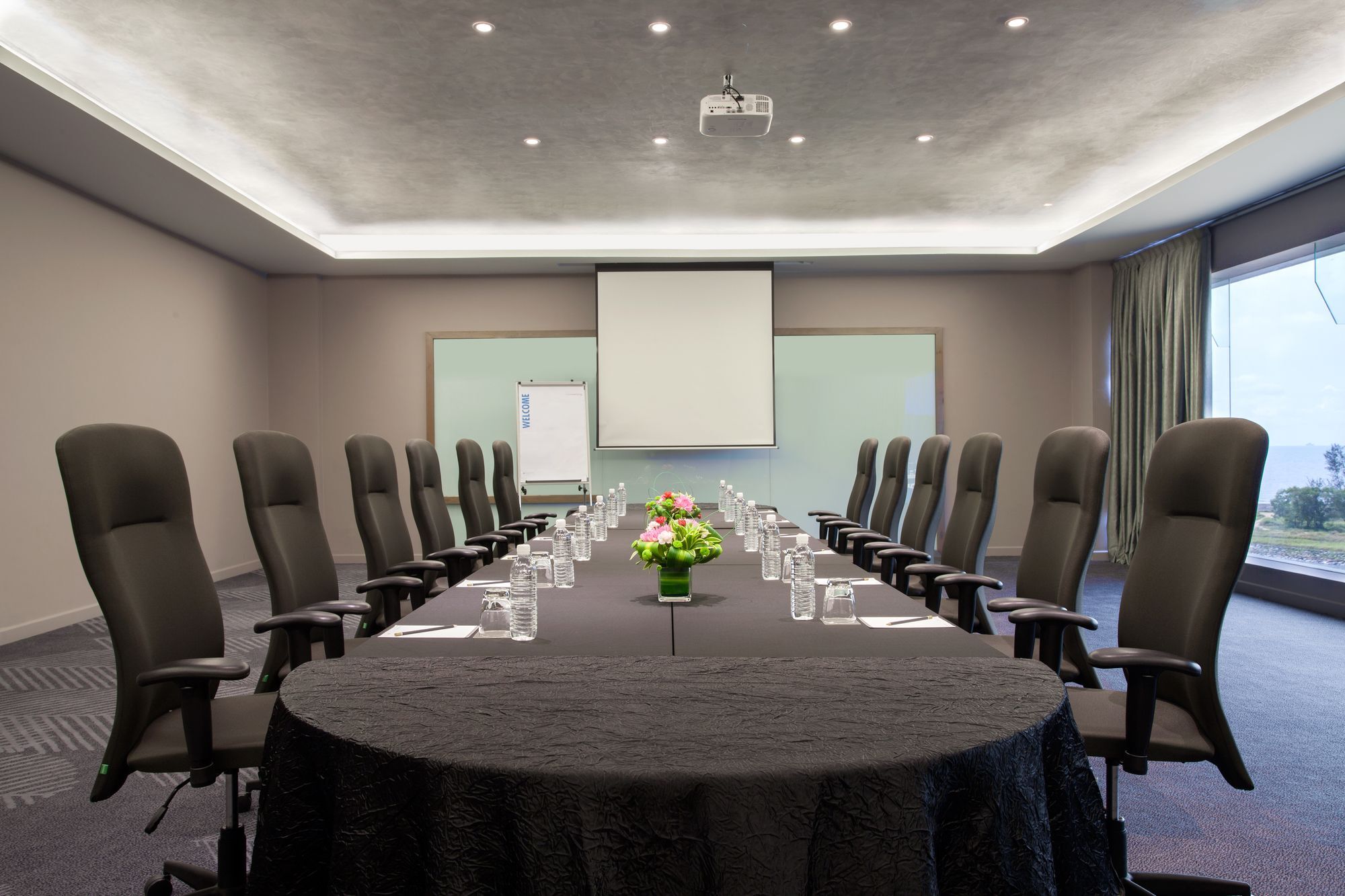 Pullman Miri Waterfront Hotel Екстериор снимка Meeting room