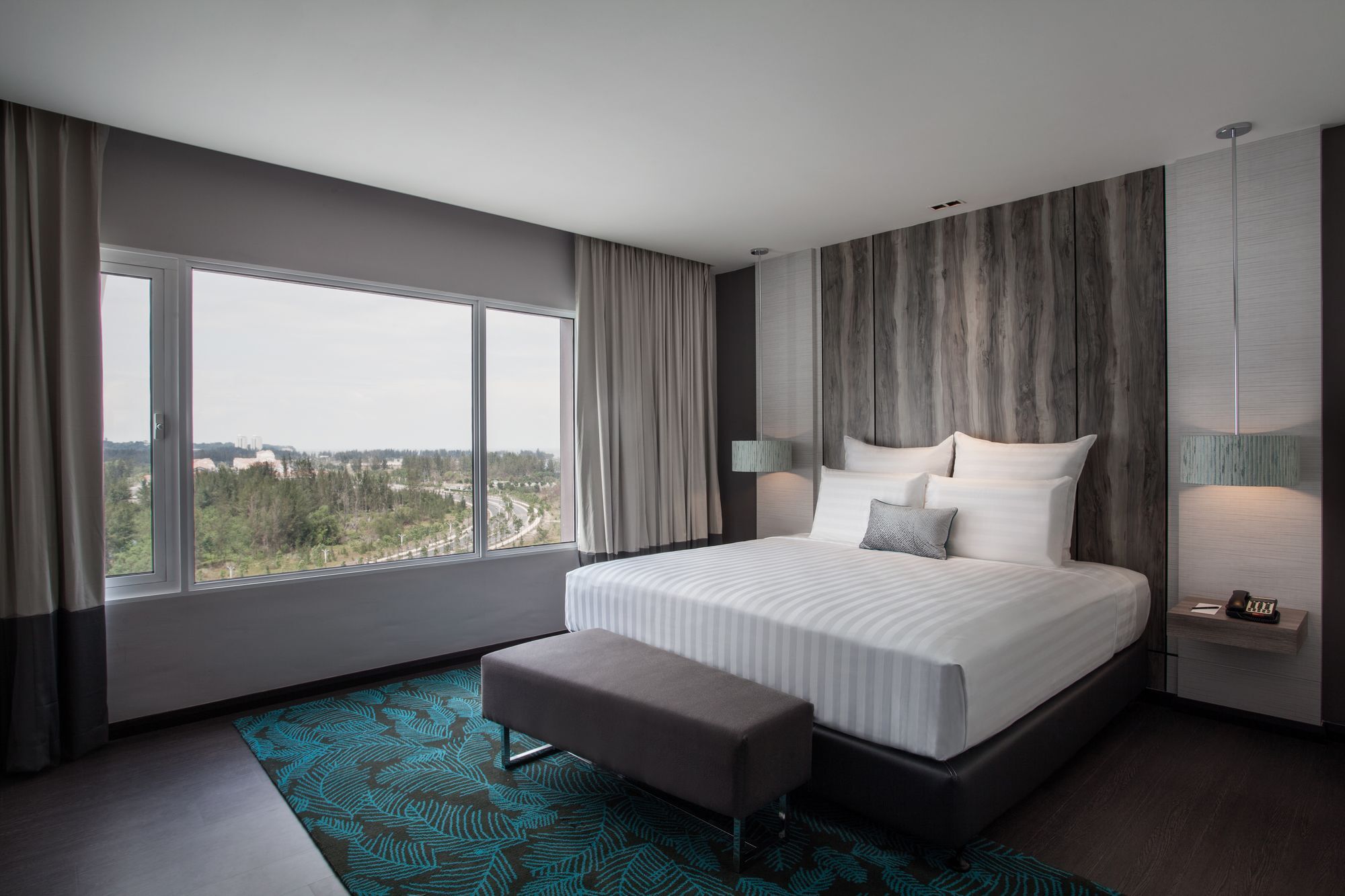 Pullman Miri Waterfront Hotel Екстериор снимка Executive Suite bedroom
