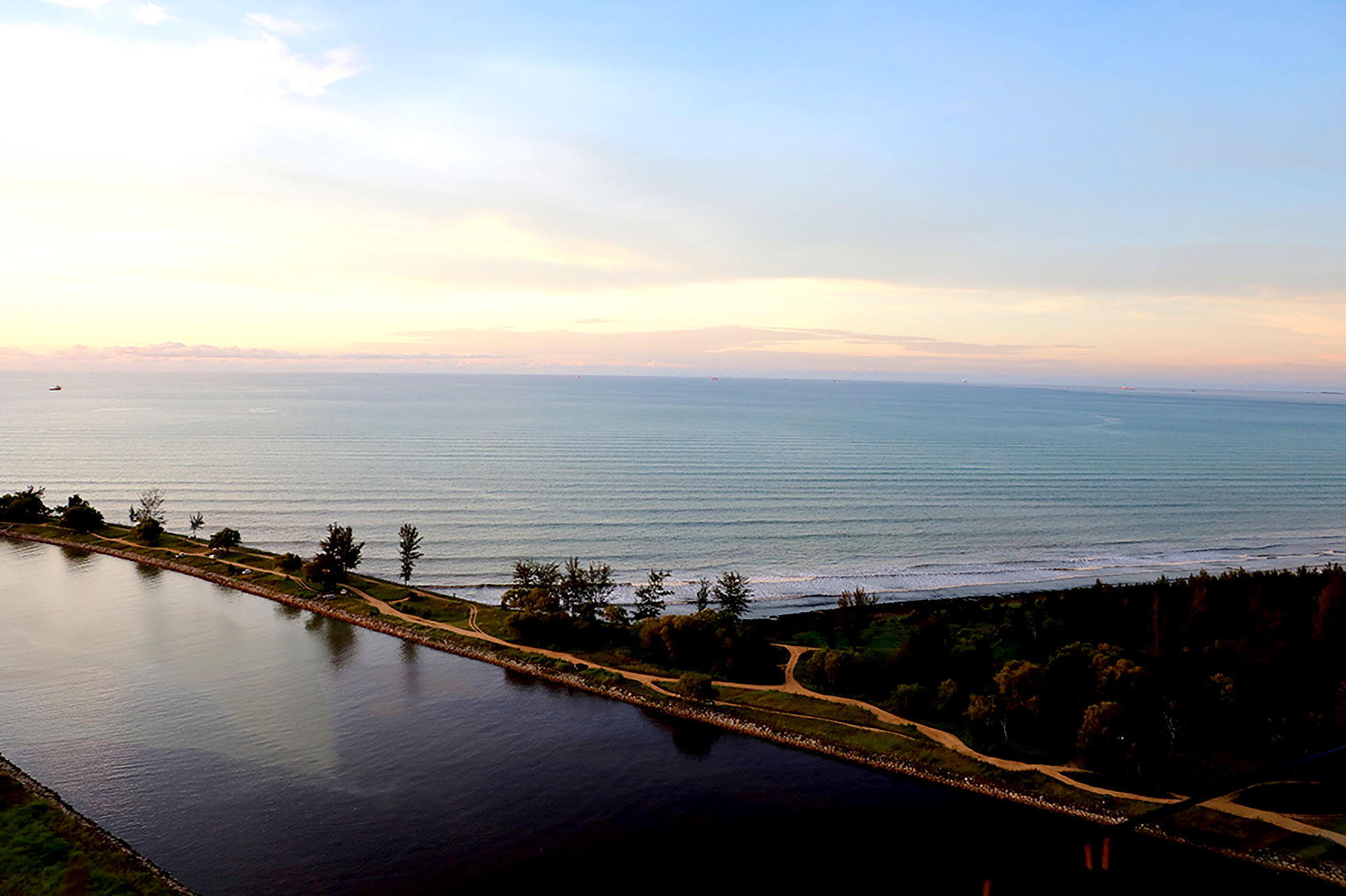 Pullman Miri Waterfront Hotel Екстериор снимка View of the Atlantic Ocean from the top of the lighthouse
